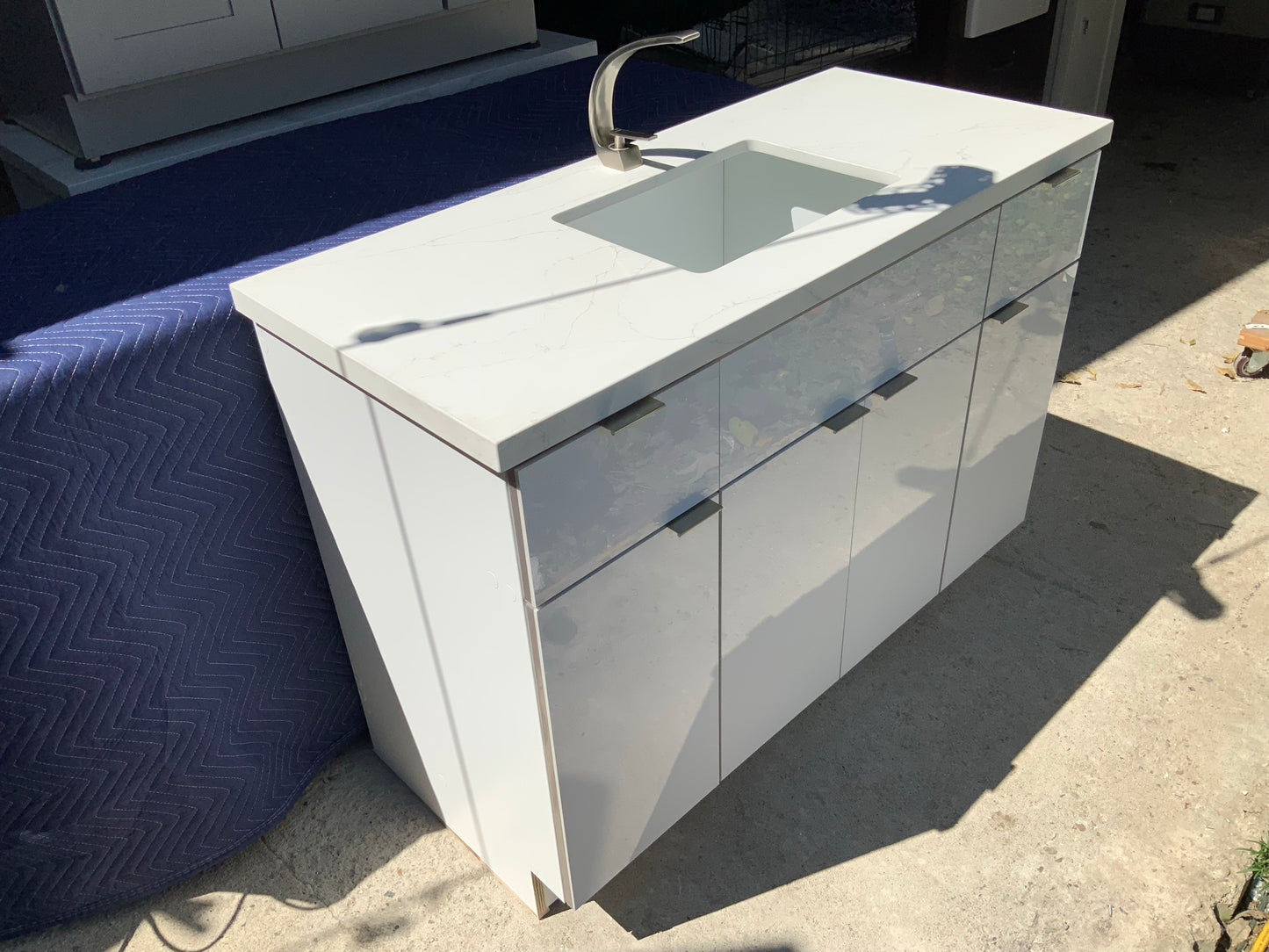 L-Gloss White European