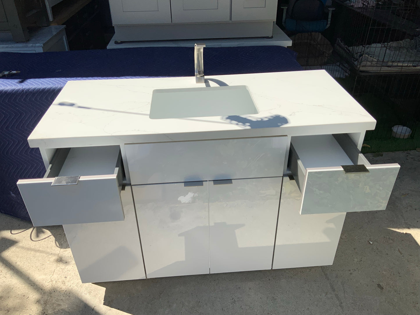 L-Gloss White European