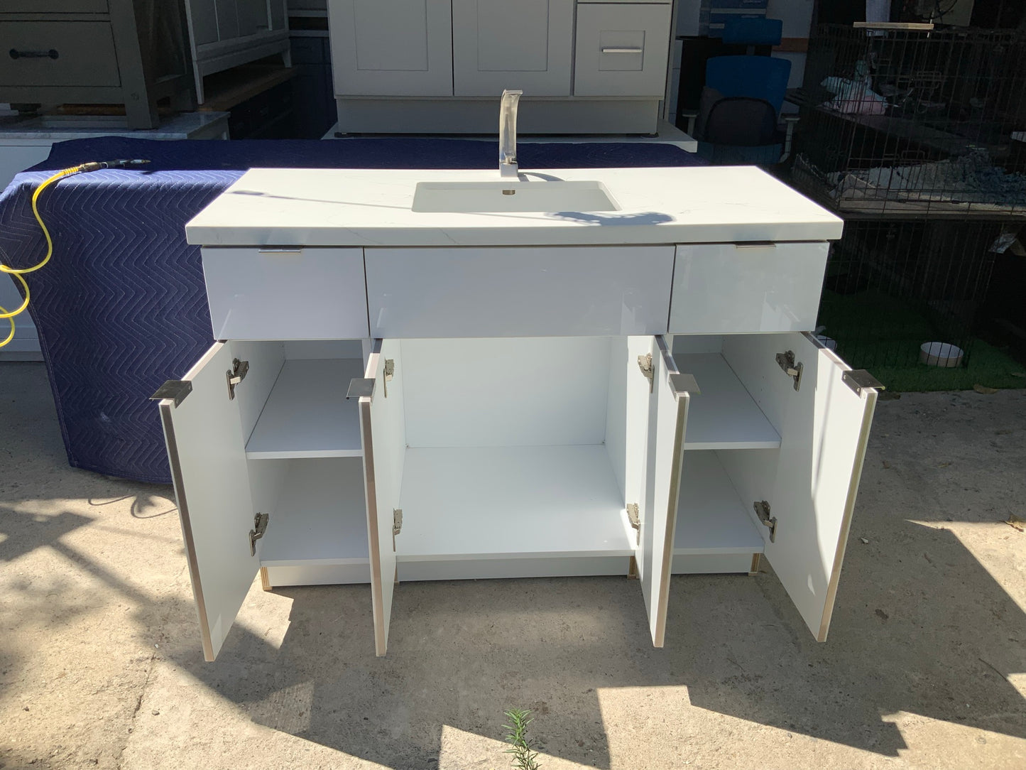 L-Gloss White European