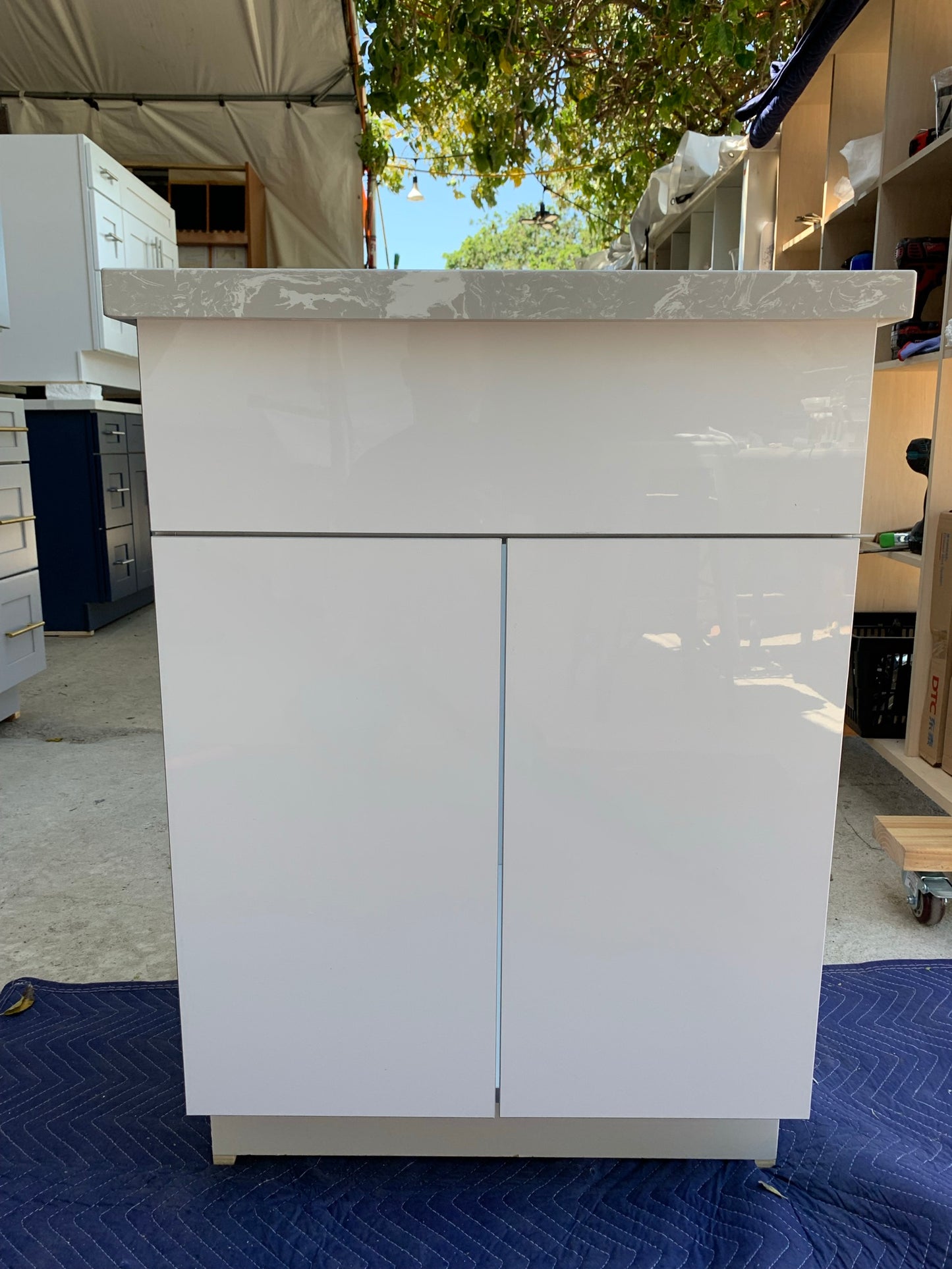 L-Gloss White European