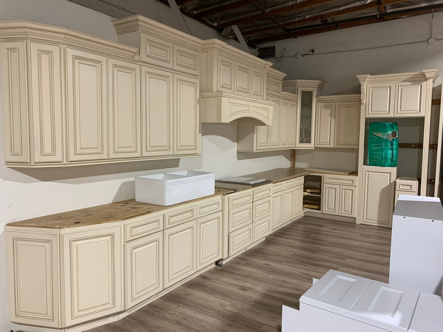 L-Ivory White Raised Panel
