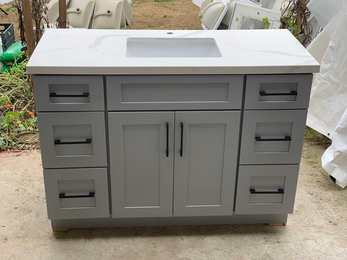 L-Light Grey Shaker
