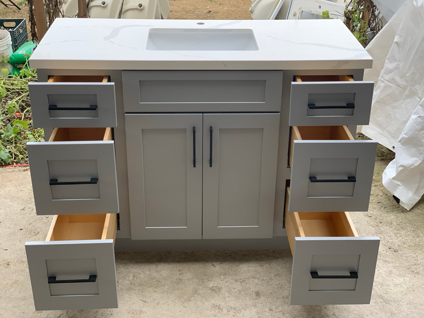 L-Light Grey Shaker