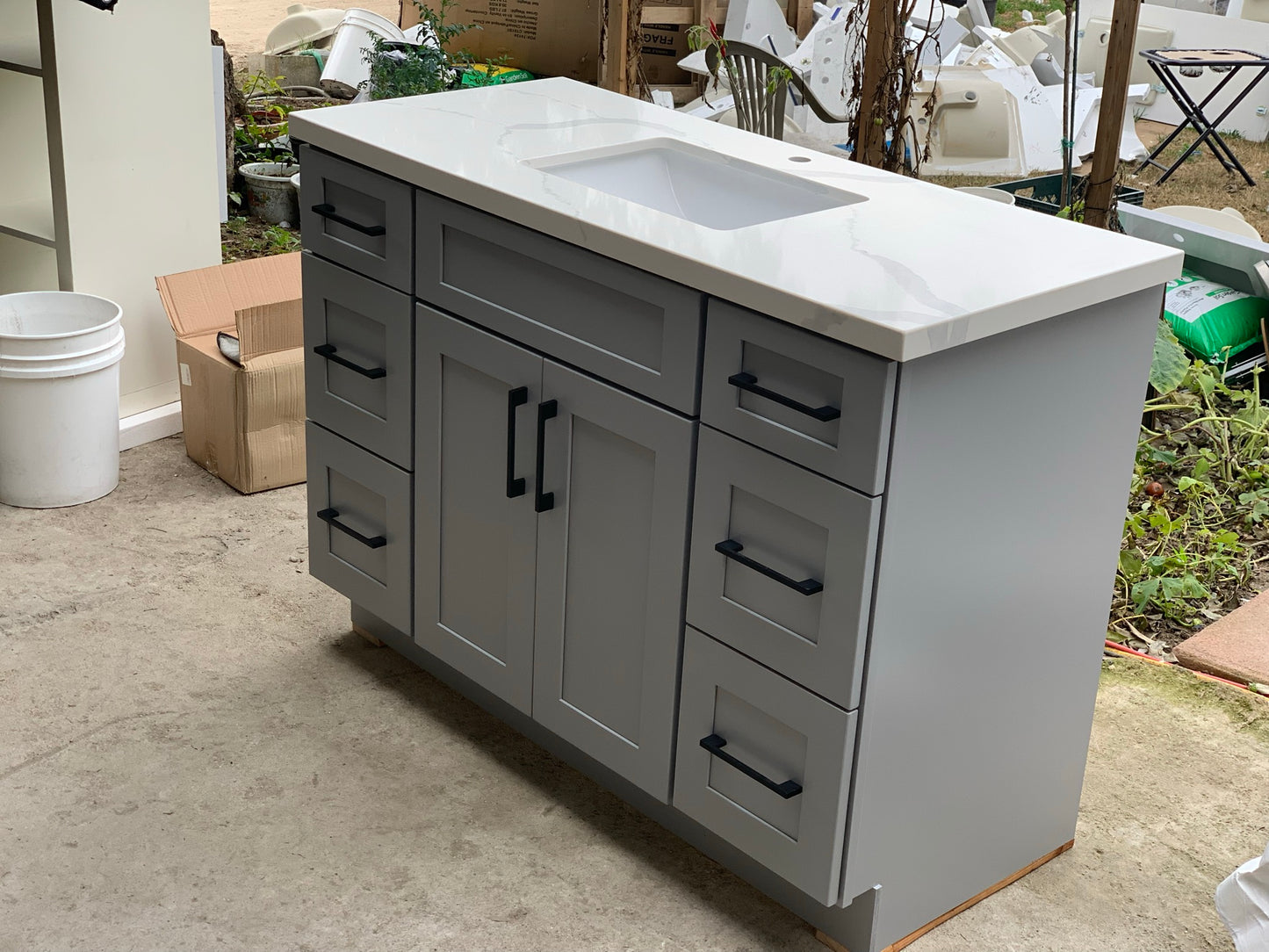 L-Light Grey Shaker