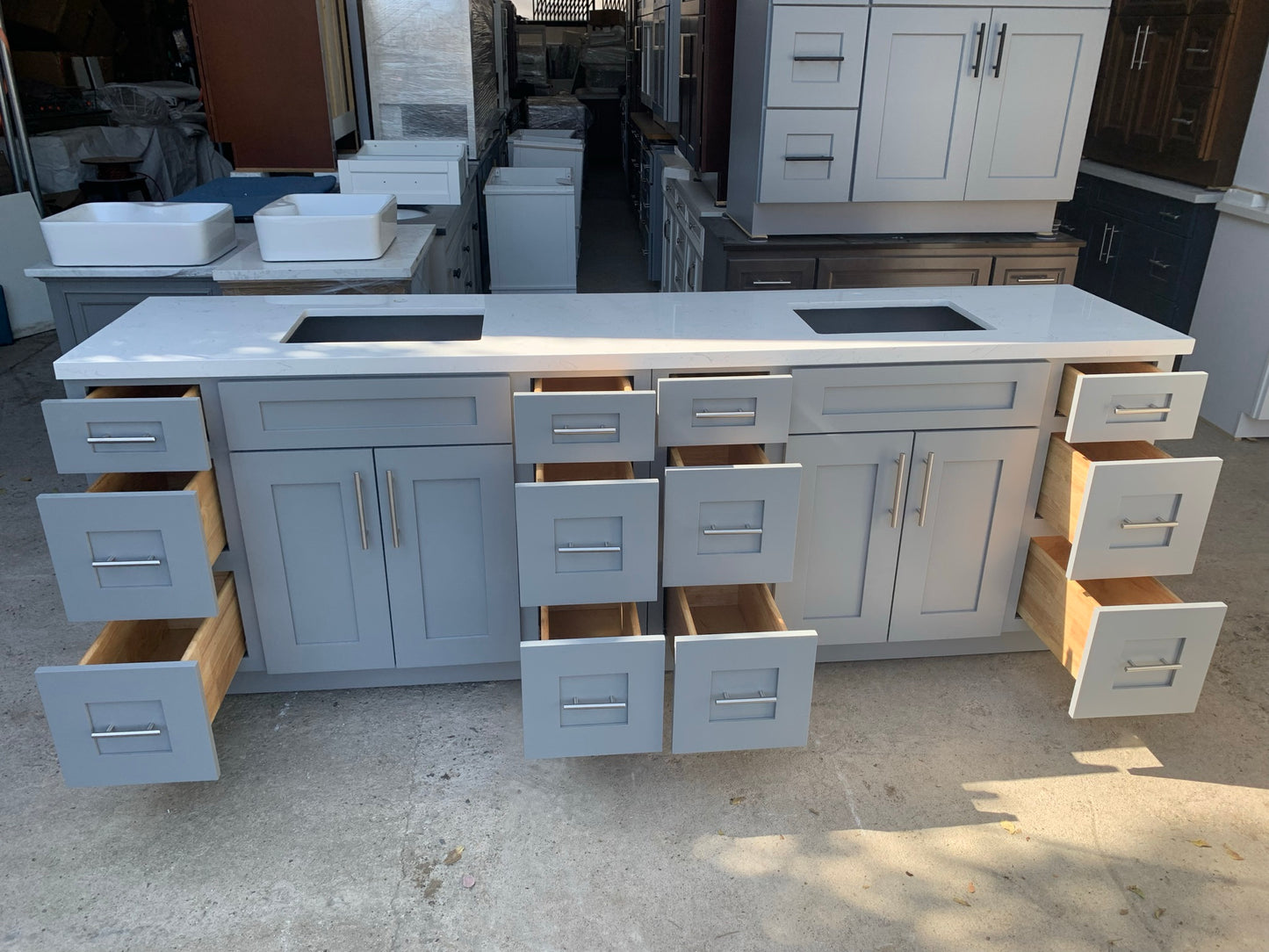 L-Light Grey Shaker