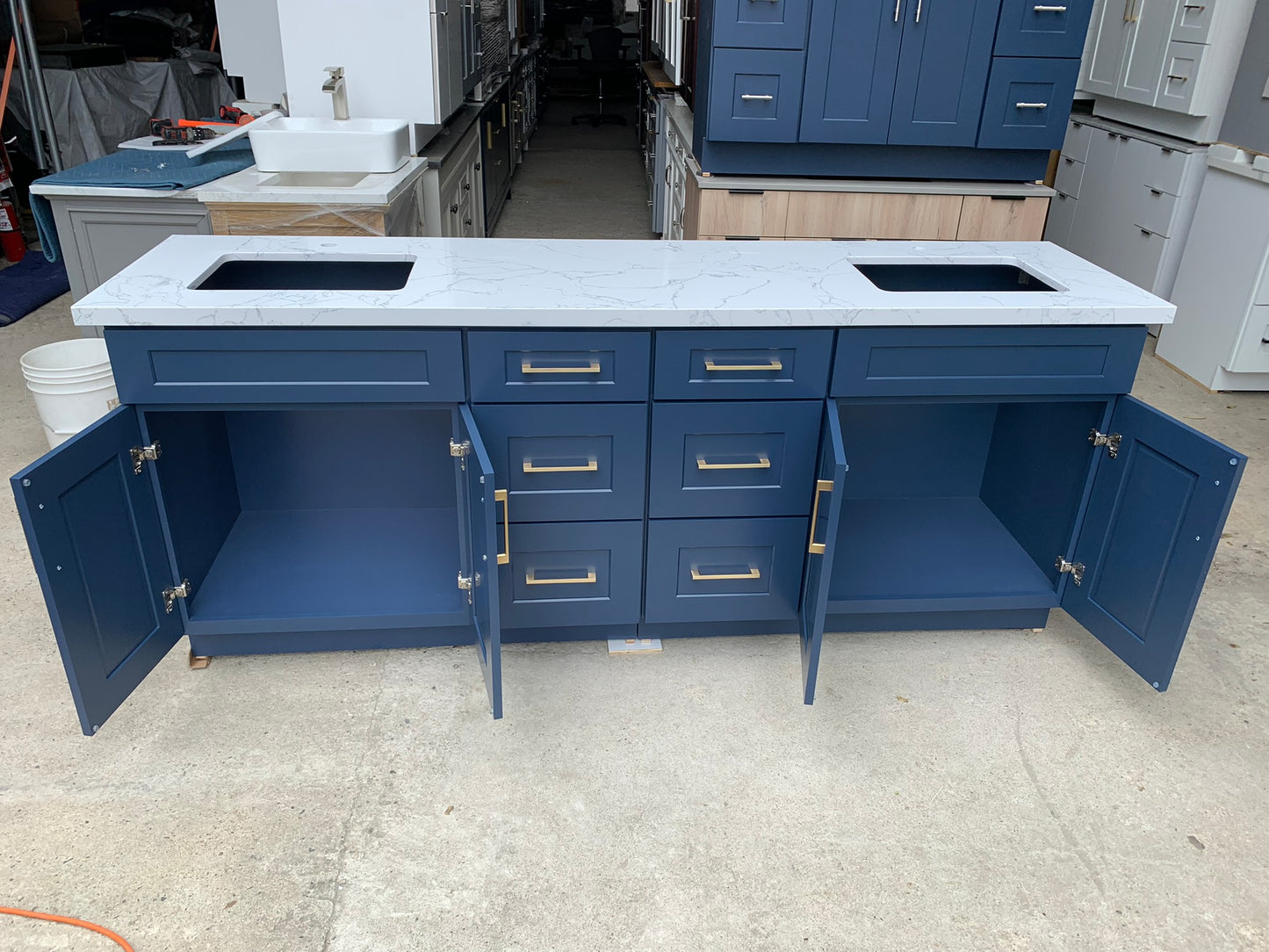L-Royal Blue Shaker