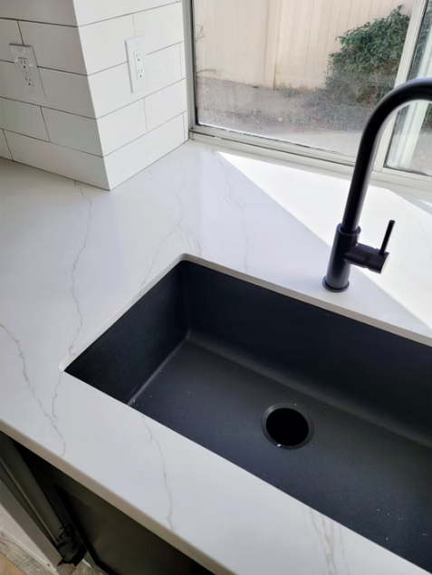 GM-Calacatta De Oro Quartz Slab