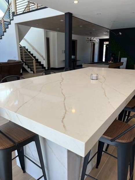 GM-Calacatta Rama Quartz Slab