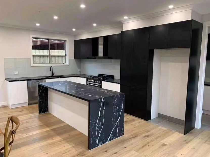 GM-Calacatta Rayo Quartz Slab
