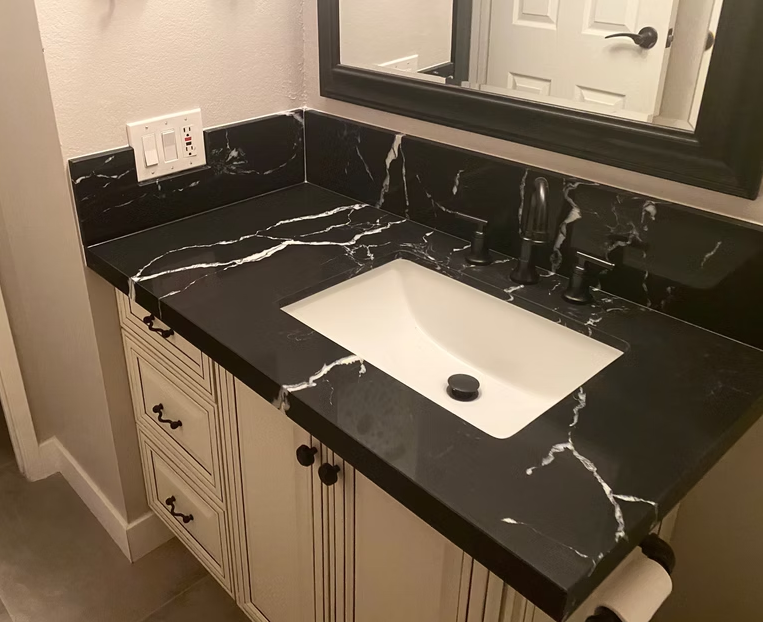 GM-Calacatta Rayo Quartz Slab