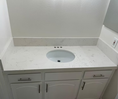 GM-White Venatino Quartz Slab