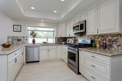 GC-Antique White Raised Panel