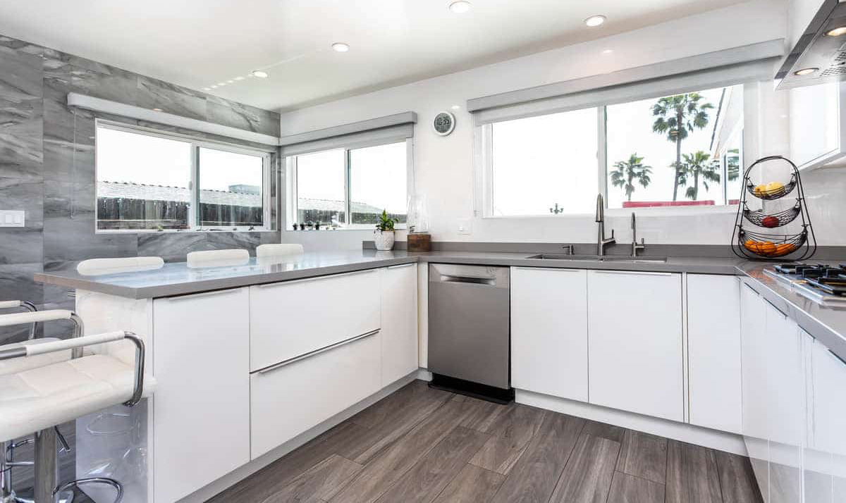 INC-Catalina White Gloss European