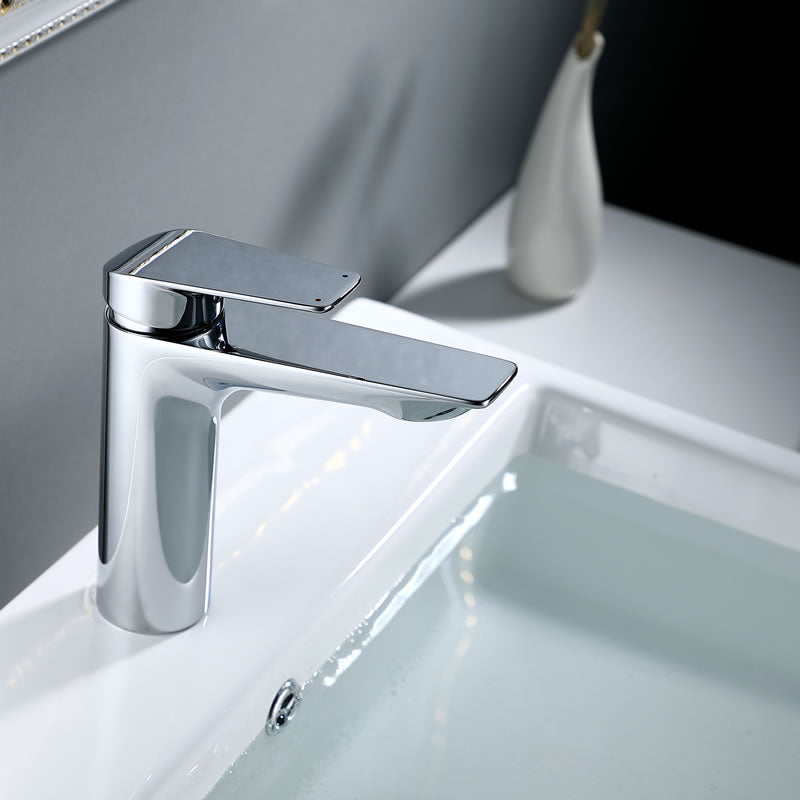 Melker Bathroom Lavatory Faucet for single hole installation, Solid Brass