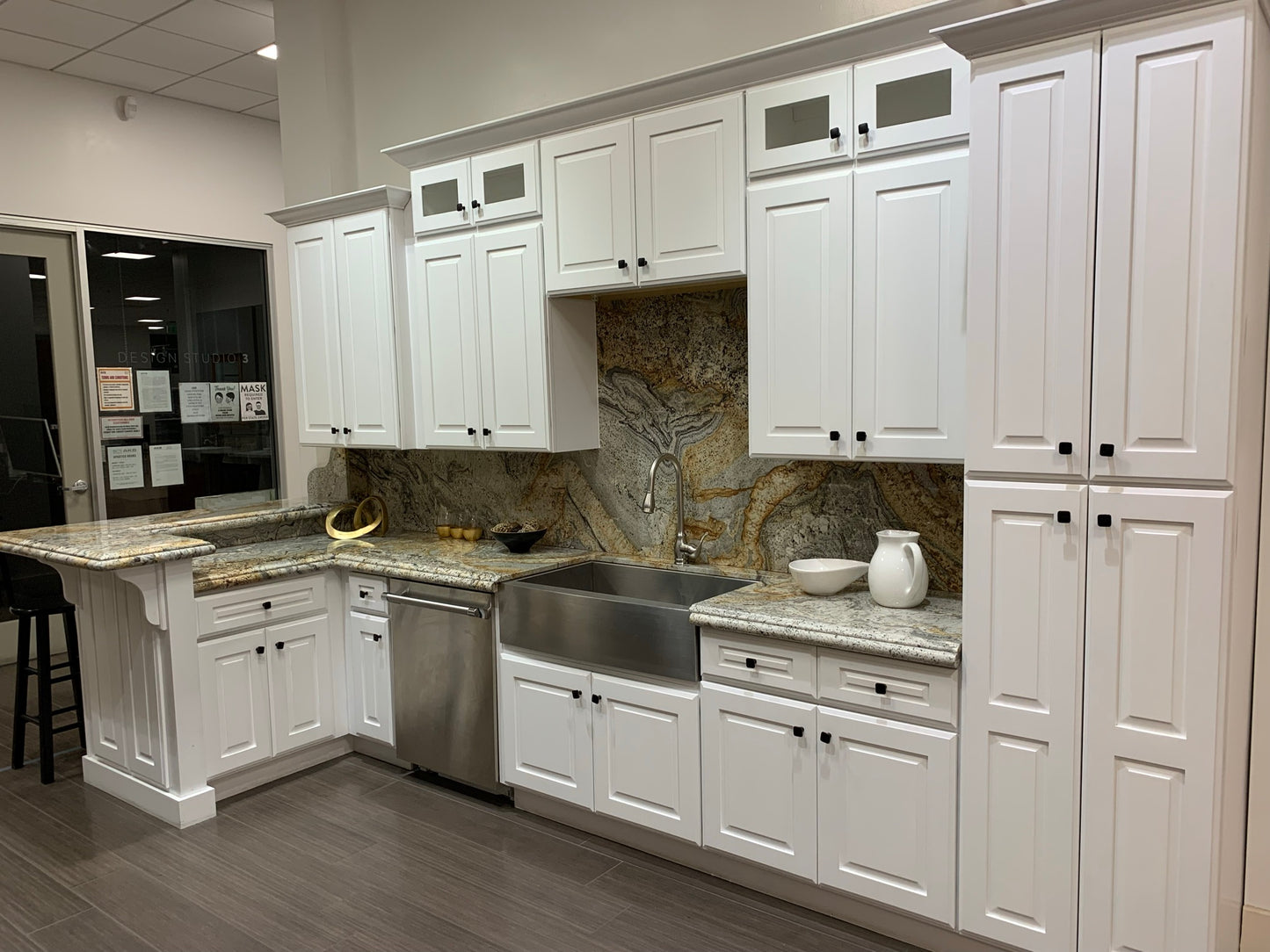 AK-Madison Hillcrest White Raised Panel