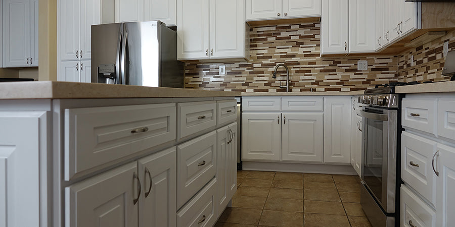 AK-Madison Hillcrest White Raised Panel