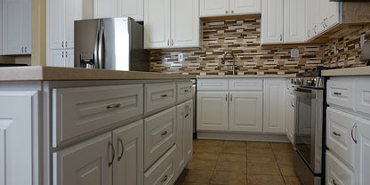 AK-Madison Hillcrest White Raised Panel