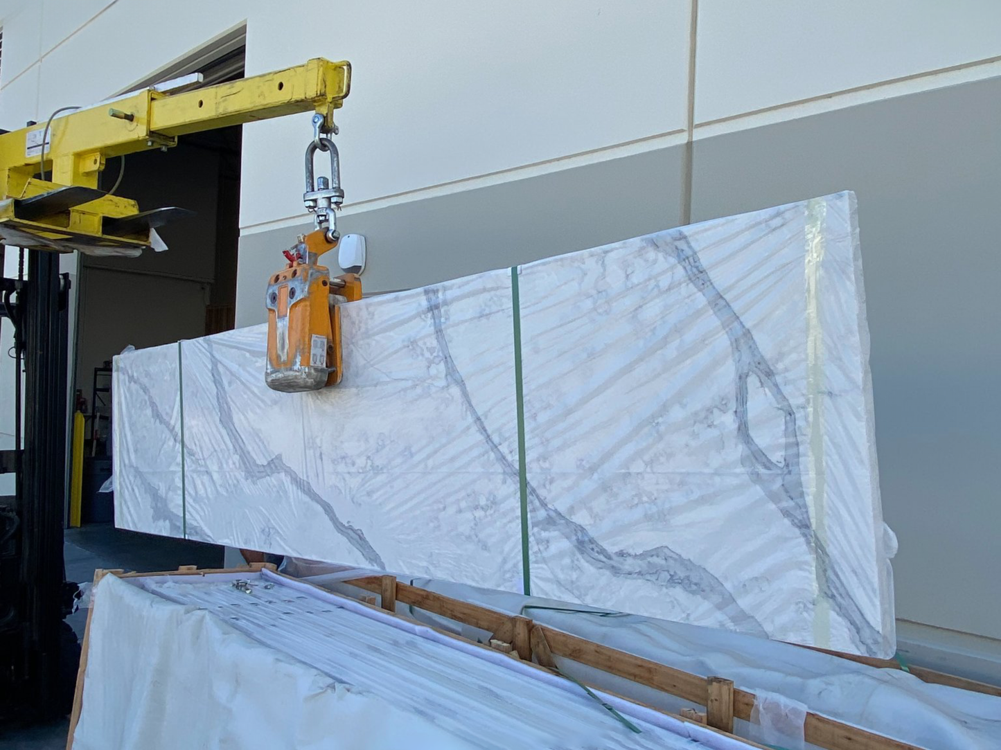 LX-Ashen Cascade Quartz Slab
