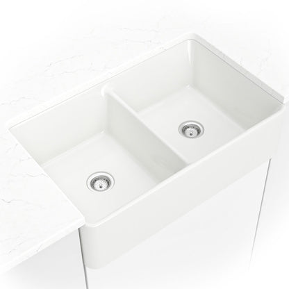 Fireclay 32" x 20" 50/50 Apron / Farmhouse Double Basin Kitchen Sink in White, installed close up