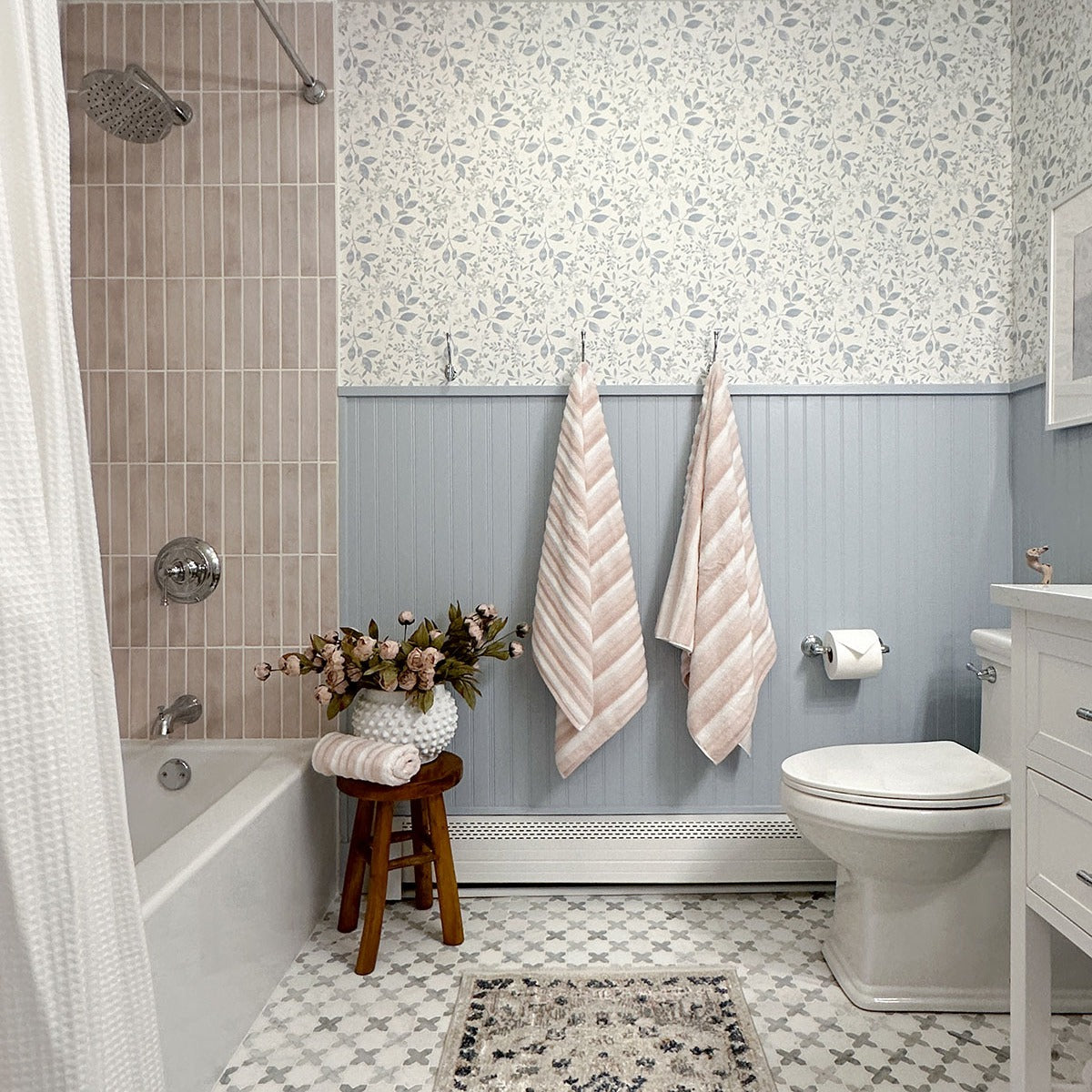 Vera Anne Pattern Marble Mosaic installed in a finished room