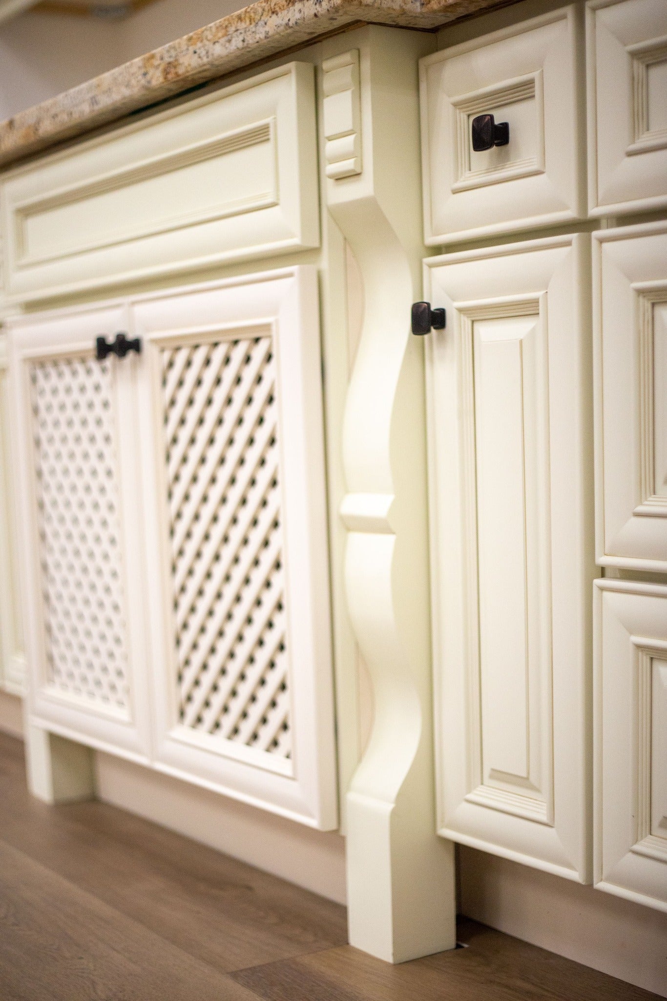 PW-Antique White Raised Panel