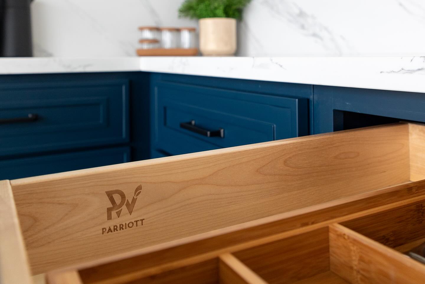 PW-Elegant Shaker Navy