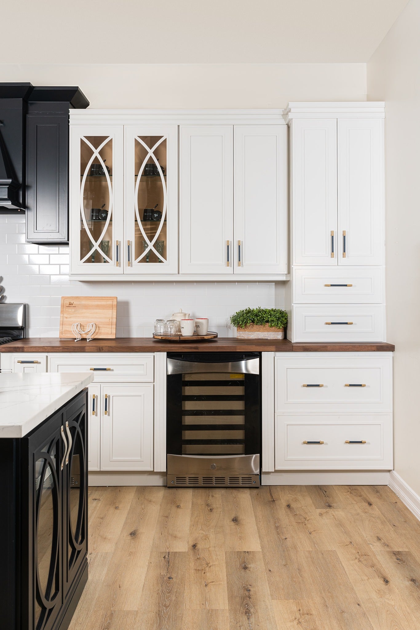 PW-Elegant Shaker White