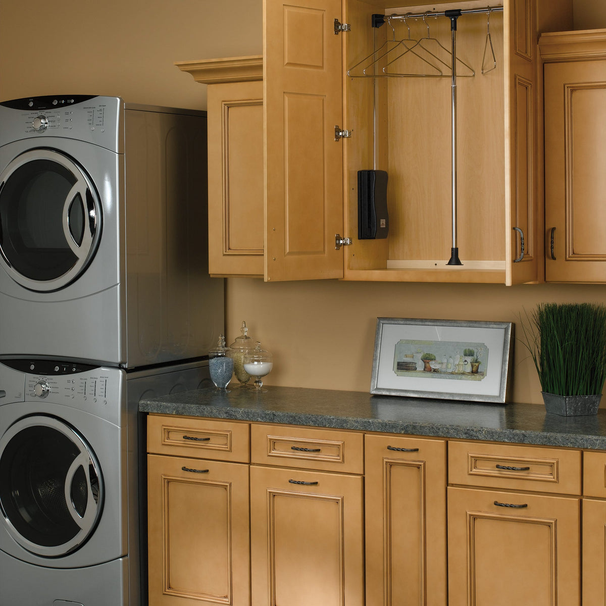 Rev-A-Shelf Pulldown Closet Rod