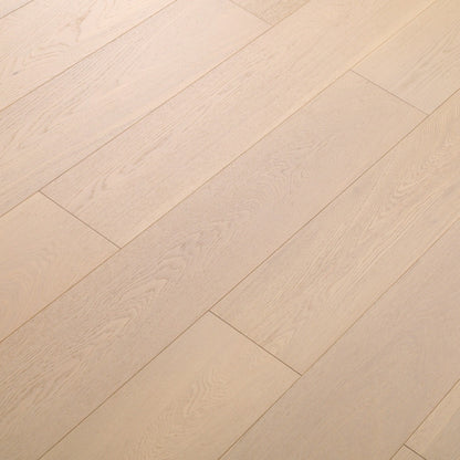 Progettista #127 Engineered Wood Flooring in a light blonde tone, close view of the European oak planks with beveled edges