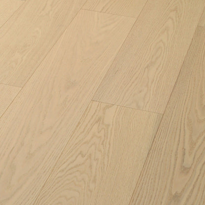 Stella #832 Engineered Wood Flooring in a warm wheat American Oak, close view of the American oak planks with beveled edges