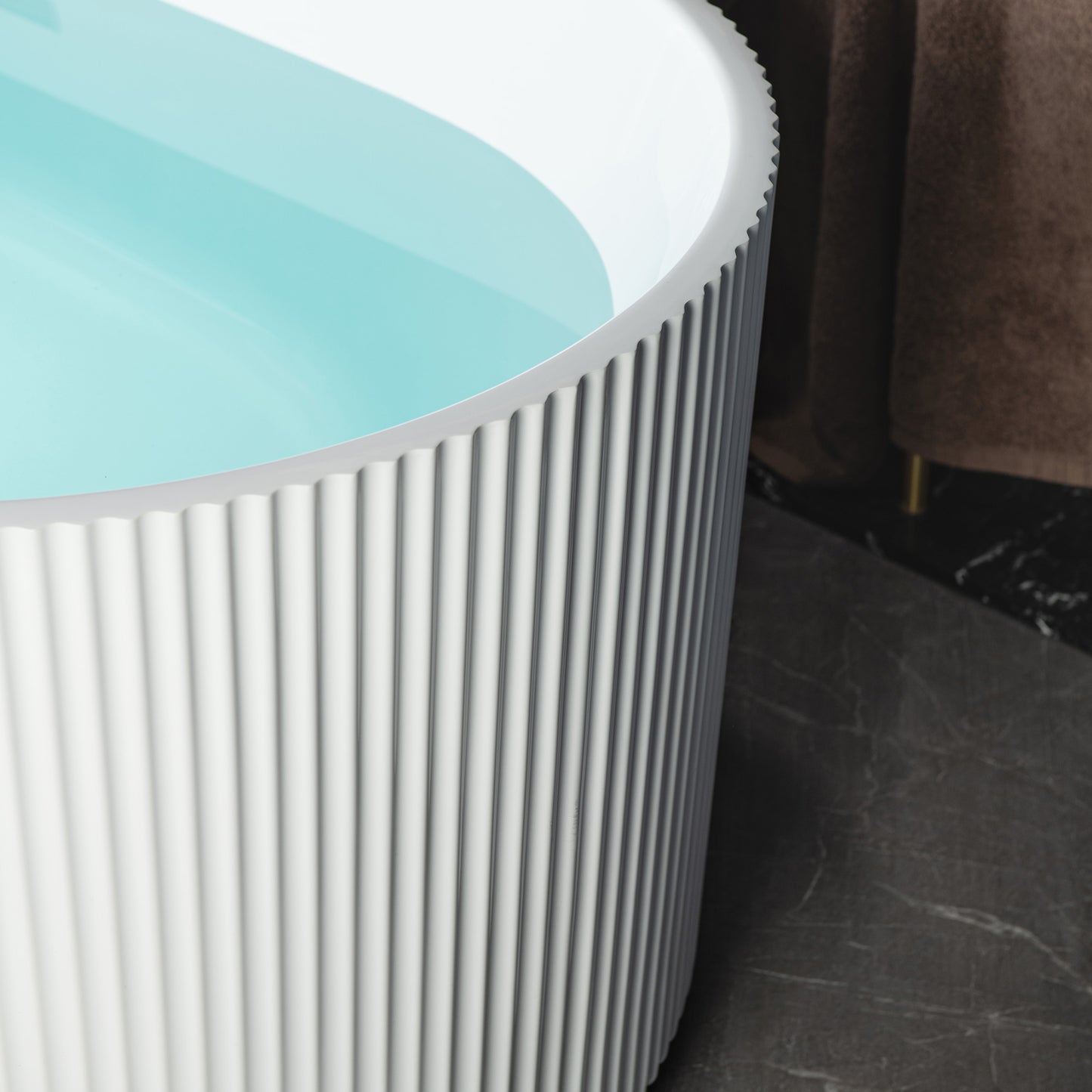 Fune 67" Freestanding Bathtub