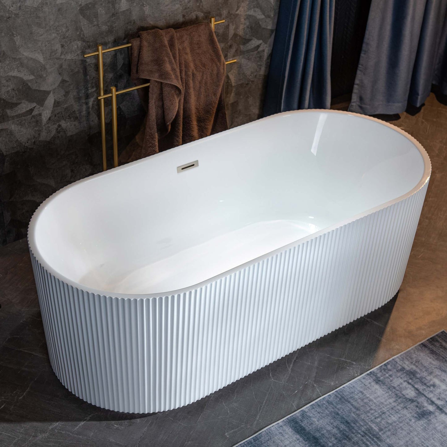 Fune 67" Freestanding Bathtub